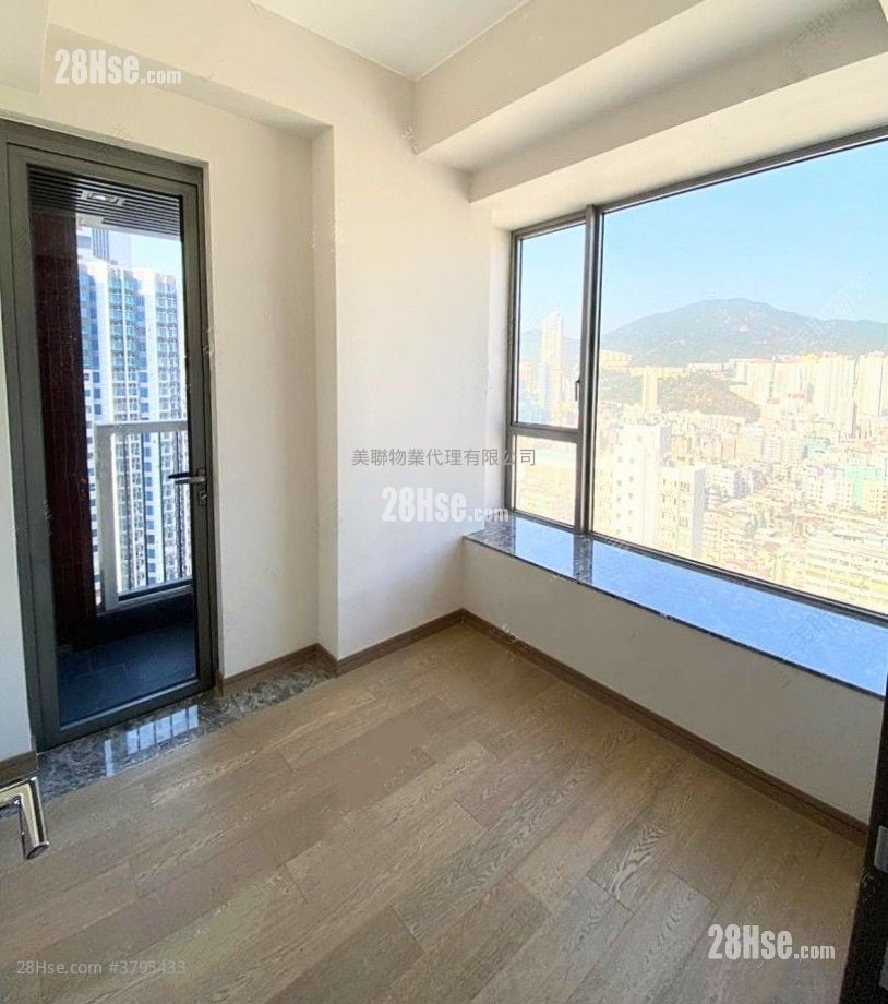 Park One Sell 3 Bedrooms , 1 Bathroom 418 ft²