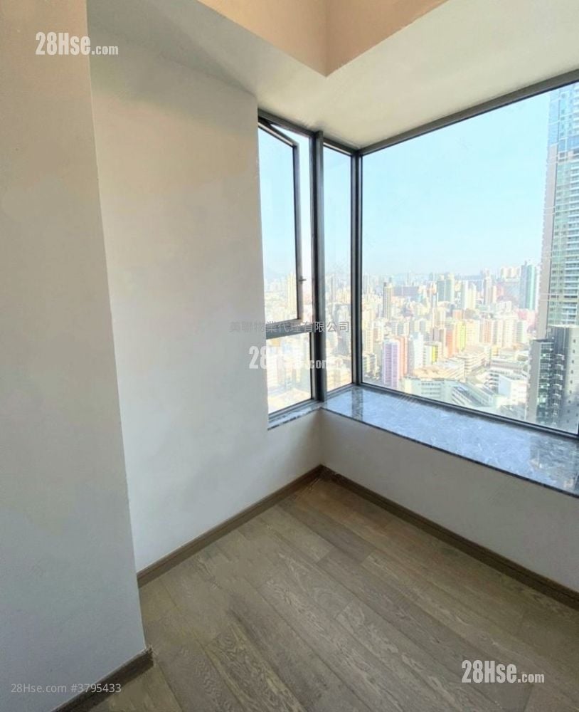 Park One Sell 3 Bedrooms , 1 Bathroom 418 ft²