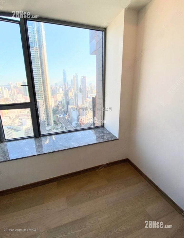 Park One Sell 3 Bedrooms , 1 Bathroom 418 ft²