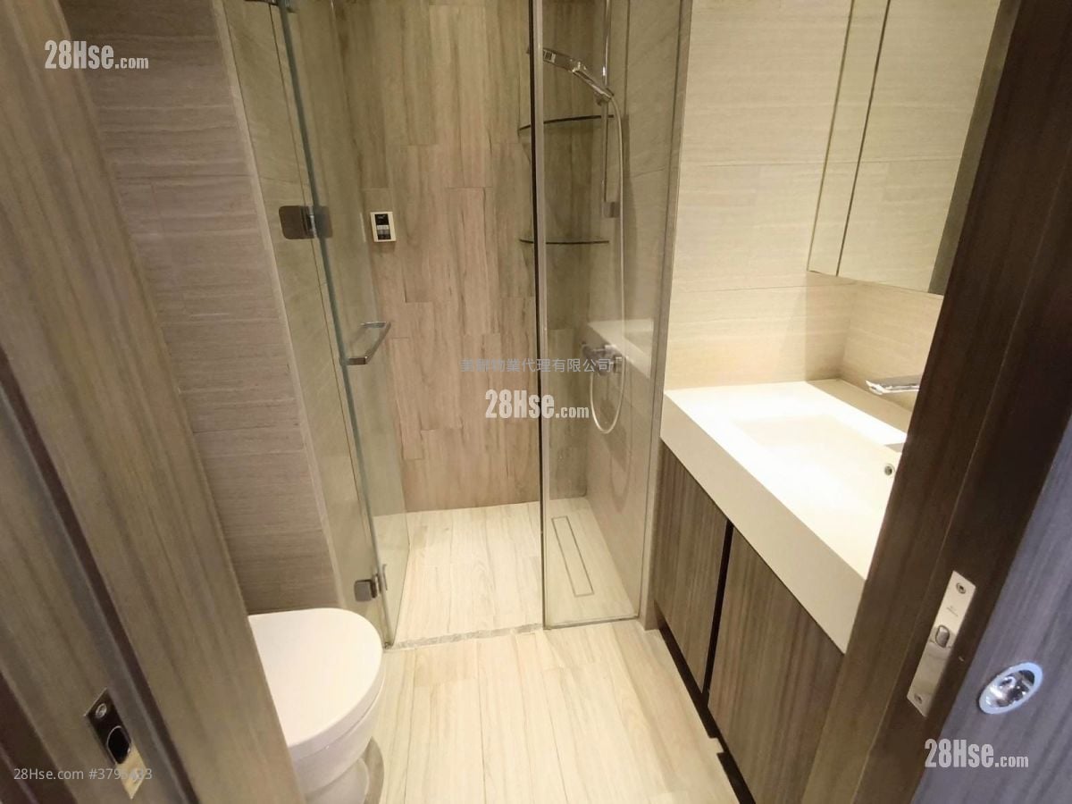 Park One Sell 3 Bedrooms , 1 Bathroom 418 ft²