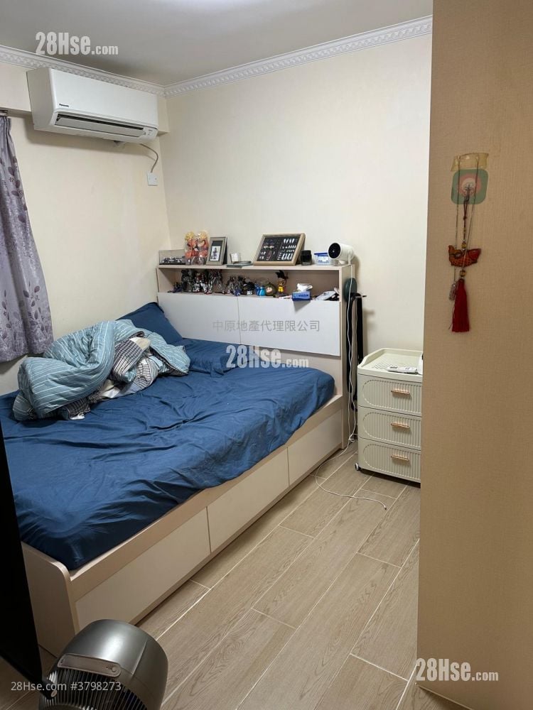 Kwan Lok Sun Chuen Sell 3 Bedrooms 700 ft²