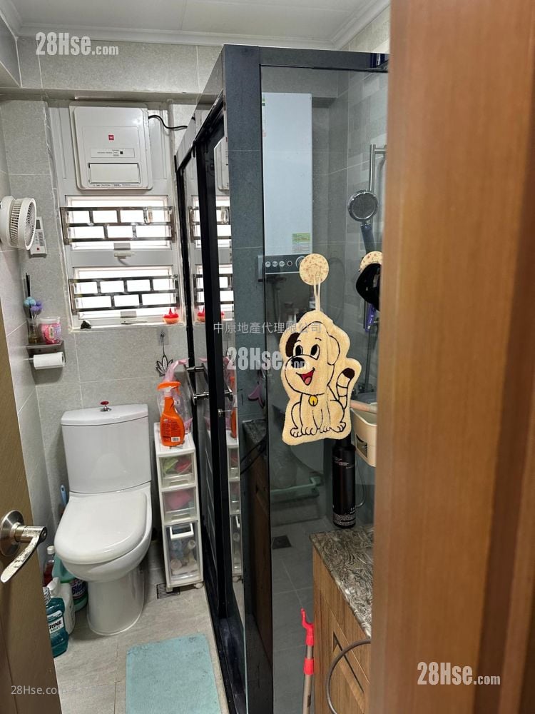 Kwan Lok Sun Chuen Sell 3 Bedrooms 700 ft²