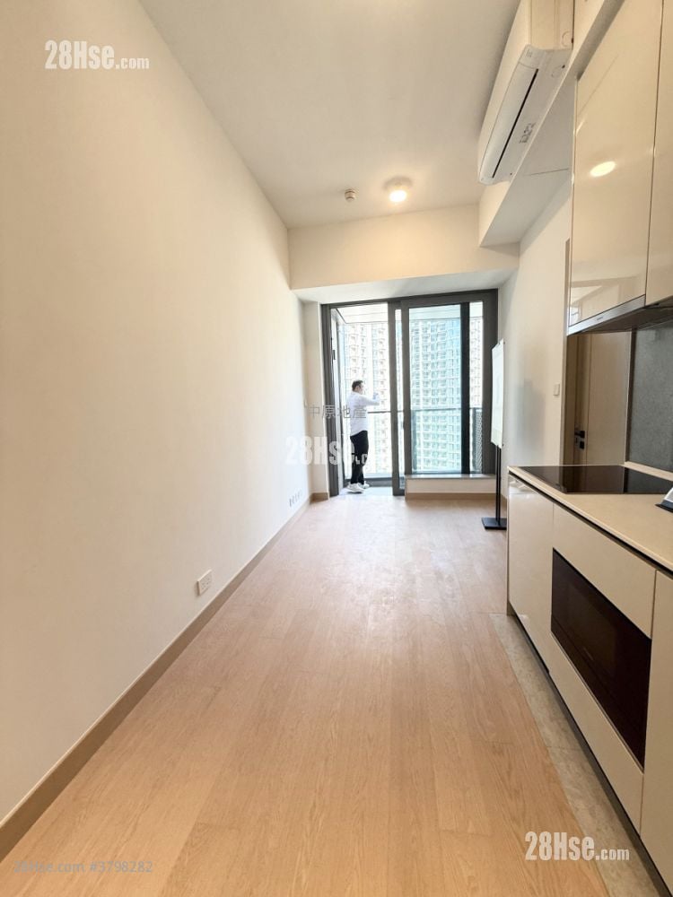 Seasons Place 售盘 1 房 , 1 浴室 323 平方尺