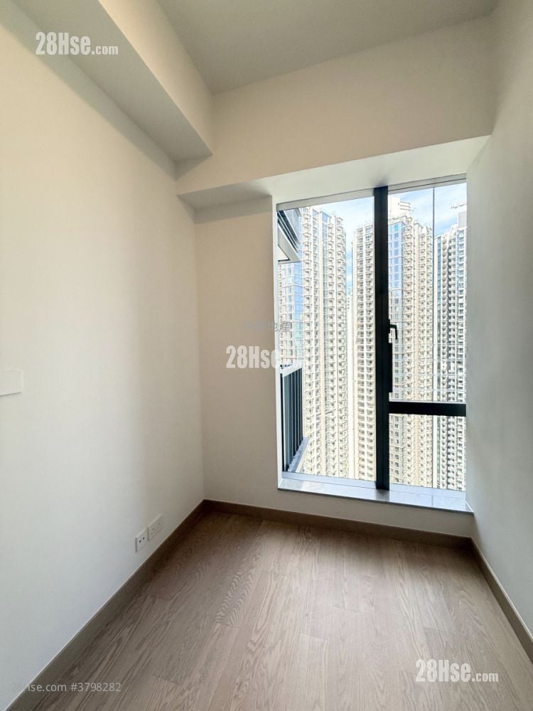 Seasons Place 售盘 1 房 , 1 浴室 323 平方尺