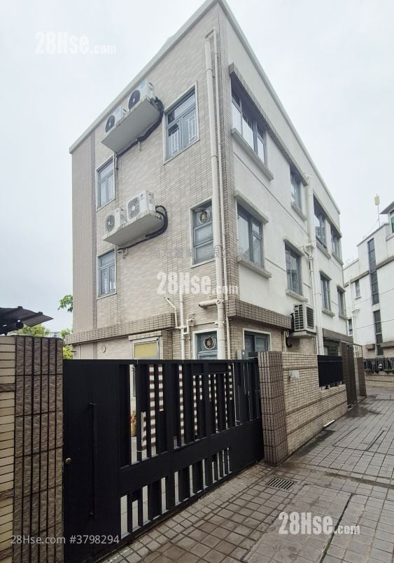 村屋 租盘 4 房 , 3 浴室 1,400 平方尺