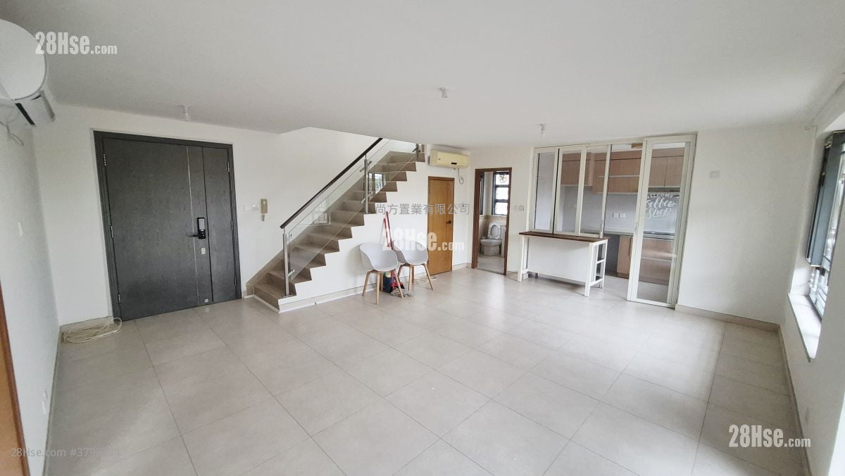 村屋 租盘 4 房 , 3 浴室 1,400 平方尺