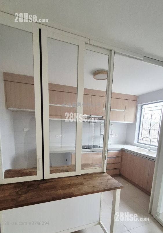 村屋 租盘 4 房 , 3 浴室 1,400 平方尺