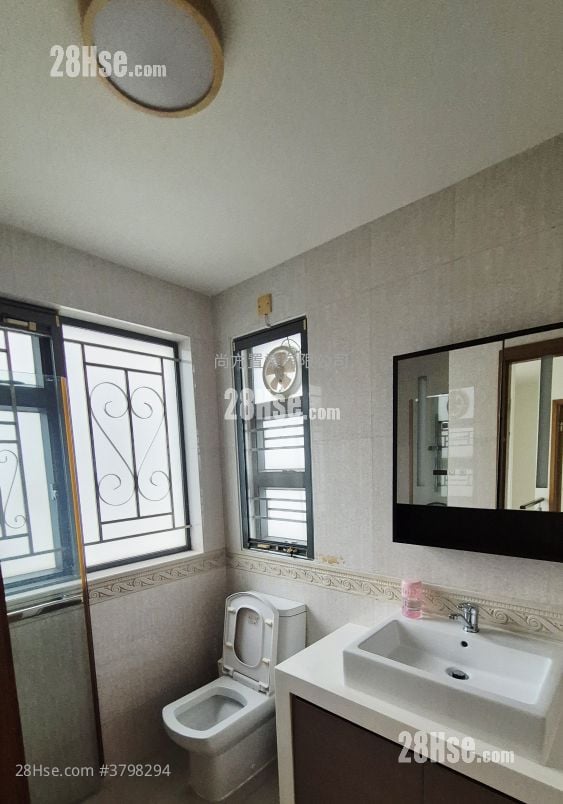 村屋 租盘 4 房 , 3 浴室 1,400 平方尺