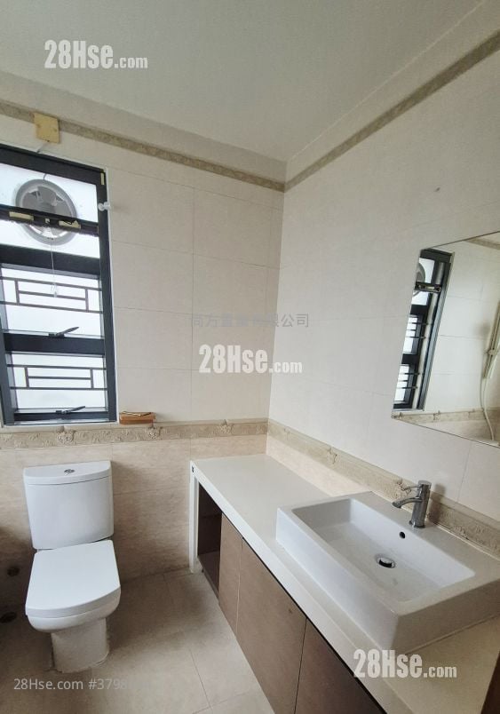 村屋 租盘 4 房 , 3 浴室 1,400 平方尺