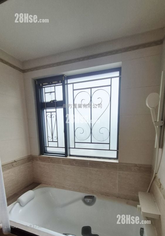 村屋 租盘 4 房 , 3 浴室 1,400 平方尺