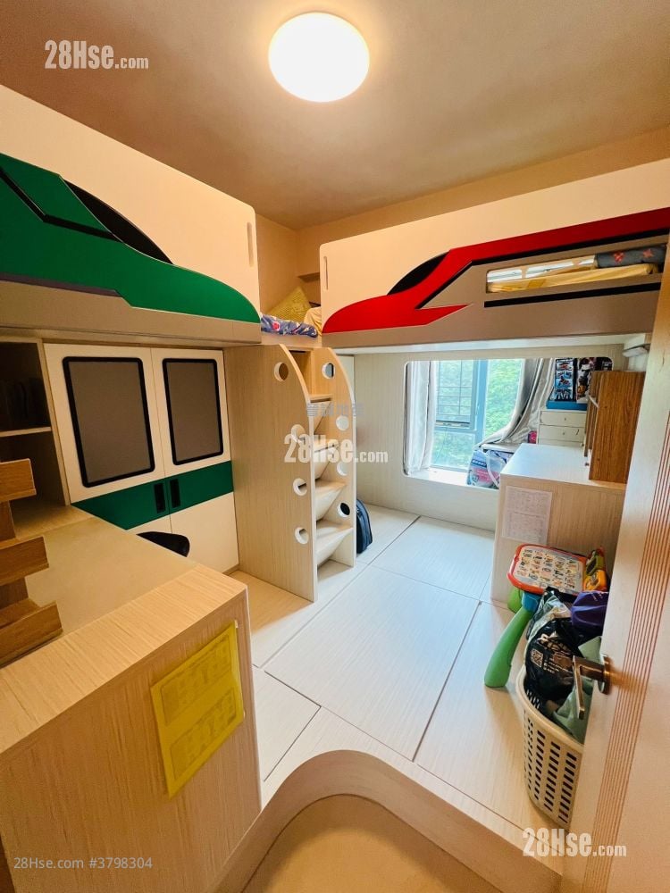 Peridot Court Sell 4 Bedrooms , 3 Bathrooms 1,155 ft²