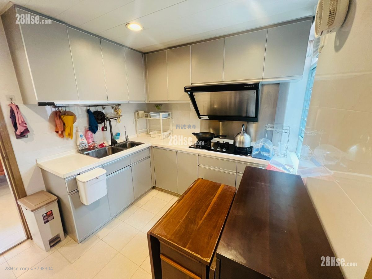 Peridot Court Sell 4 Bedrooms , 3 Bathrooms 1,155 ft²