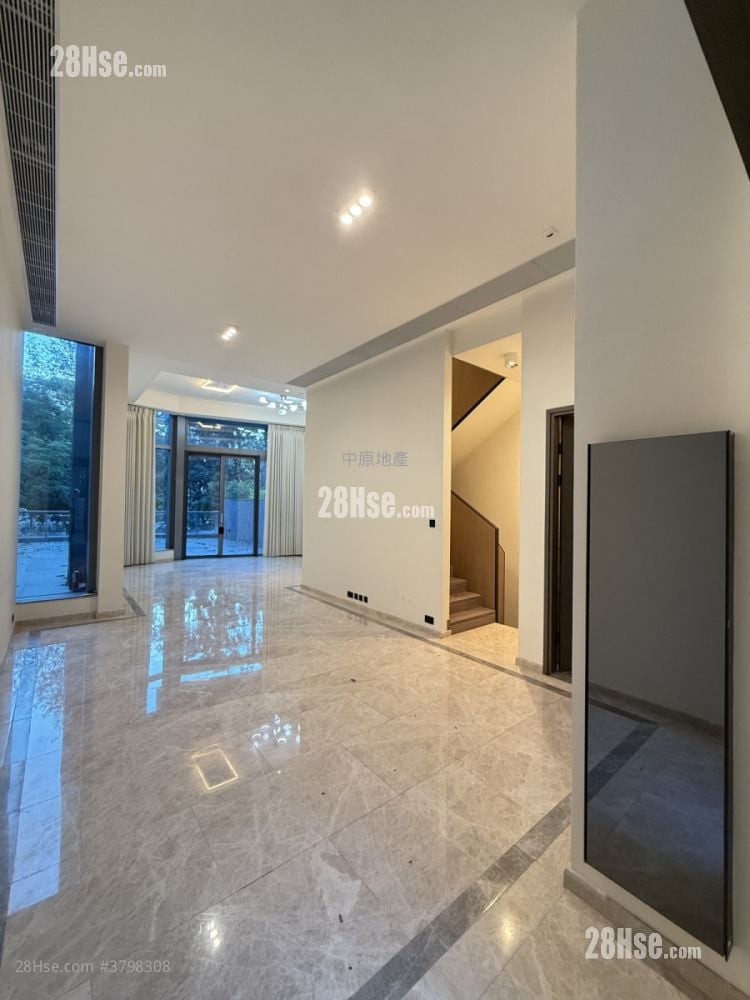 Le Pont Rental 2,741 ft²