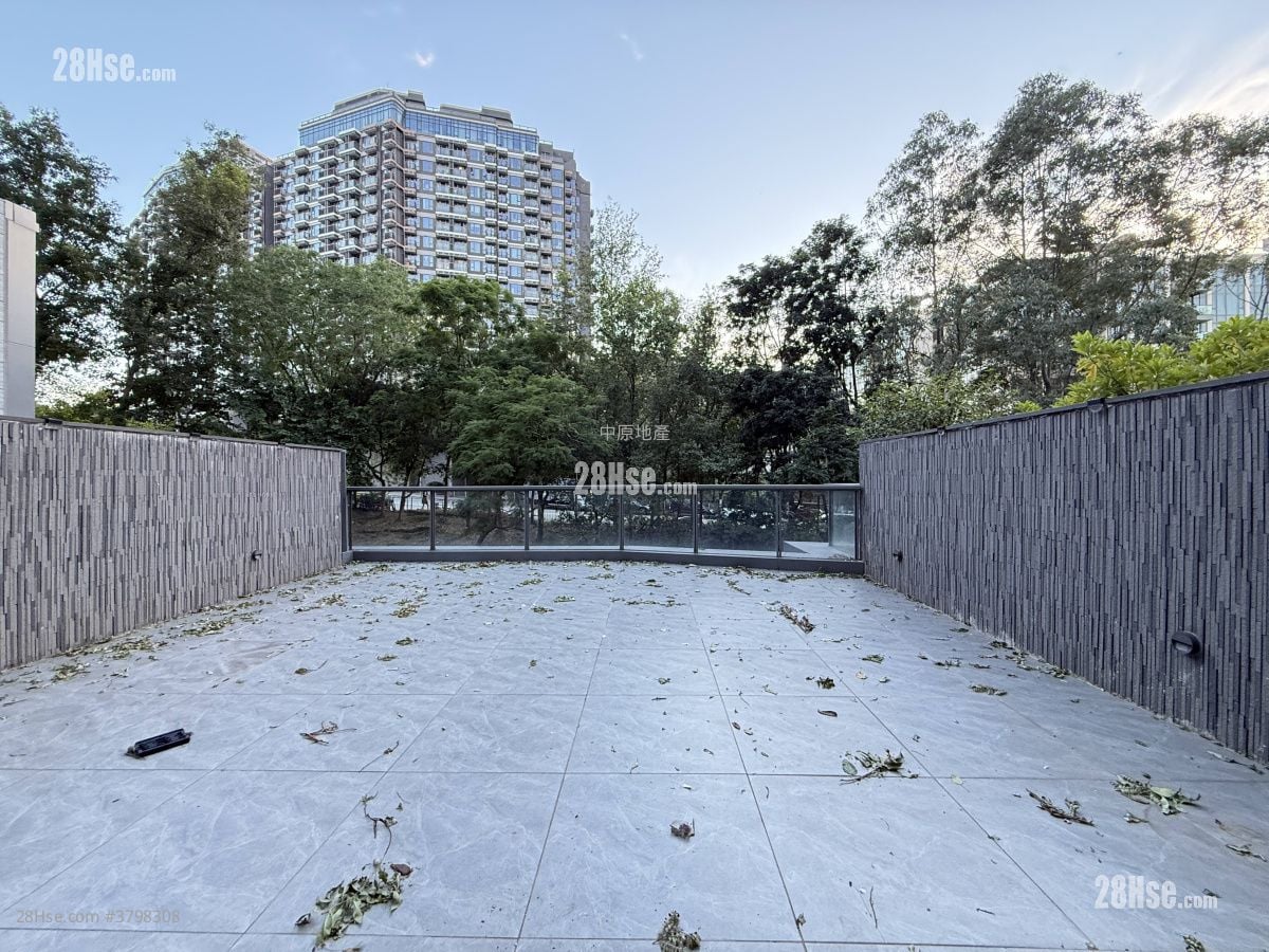 Le Pont Rental 2,741 ft²