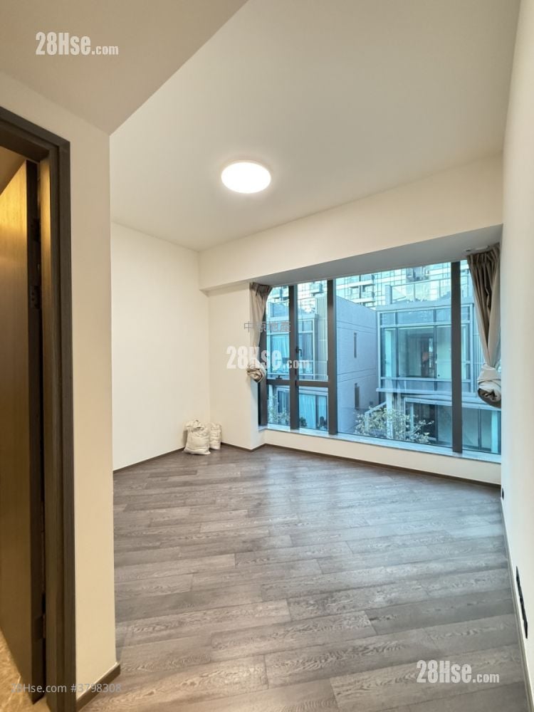 Le Pont Rental 2,741 ft²