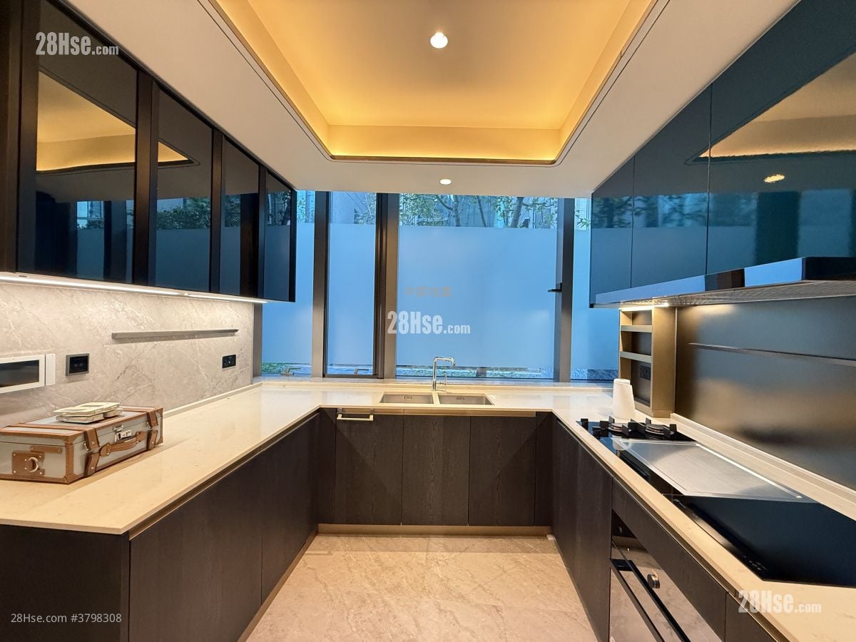 Le Pont Rental 2,741 ft²