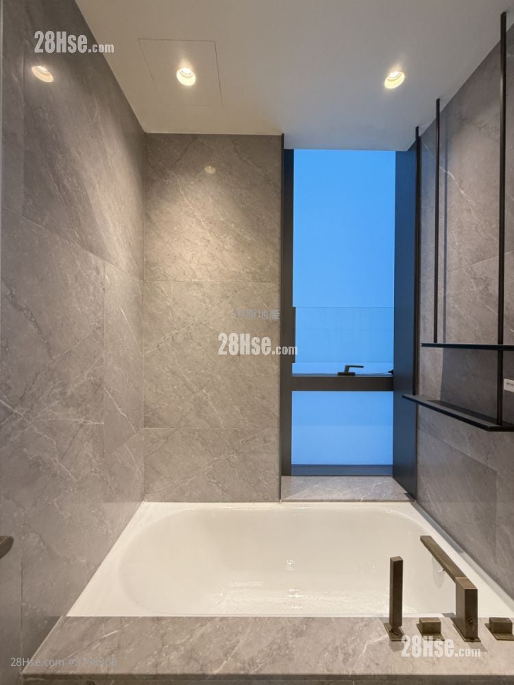 Le Pont Rental 2,741 ft²