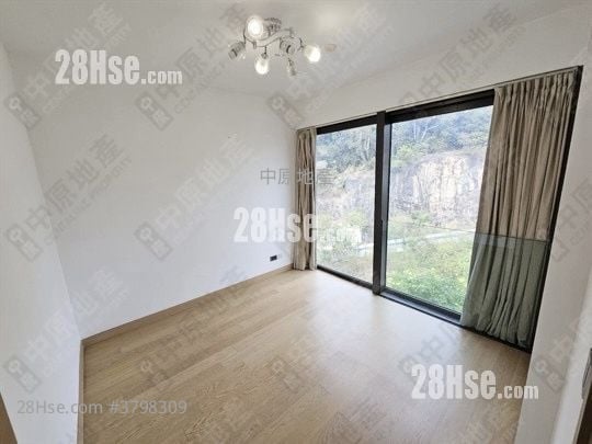 Peak Castle Rental 3,231 ft²