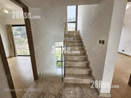 Peak Castle Rental 3,231 ft²