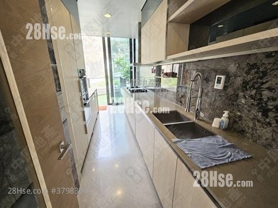 Peak Castle Rental 3,231 ft²