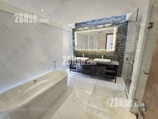 Peak Castle Rental 3,231 ft²