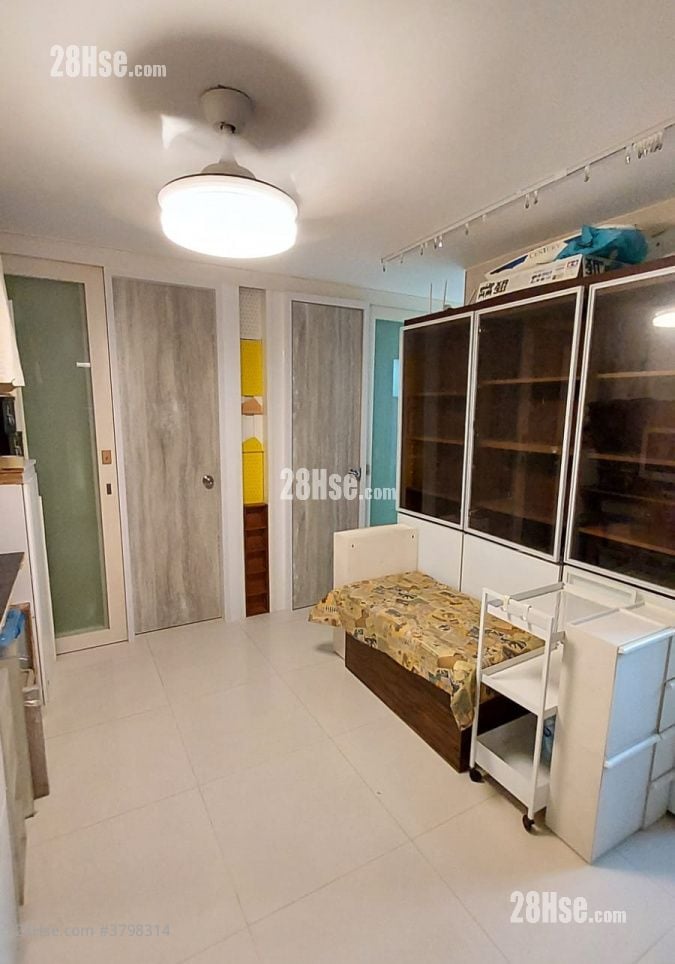 厅: 显径邨 租盘 3 房 , 1 浴室 490 平方尺