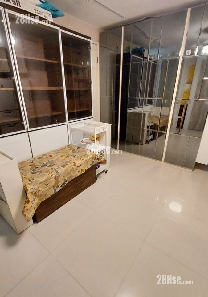 厅: 显径邨 租盘 3 房 , 1 浴室 490 平方尺