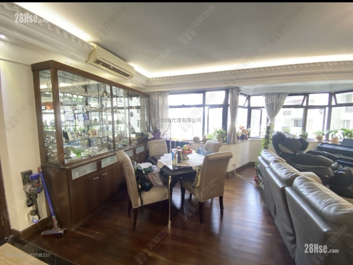 The Crescent Sell 3 Bedrooms , 2 Bathrooms 1,840 ft²