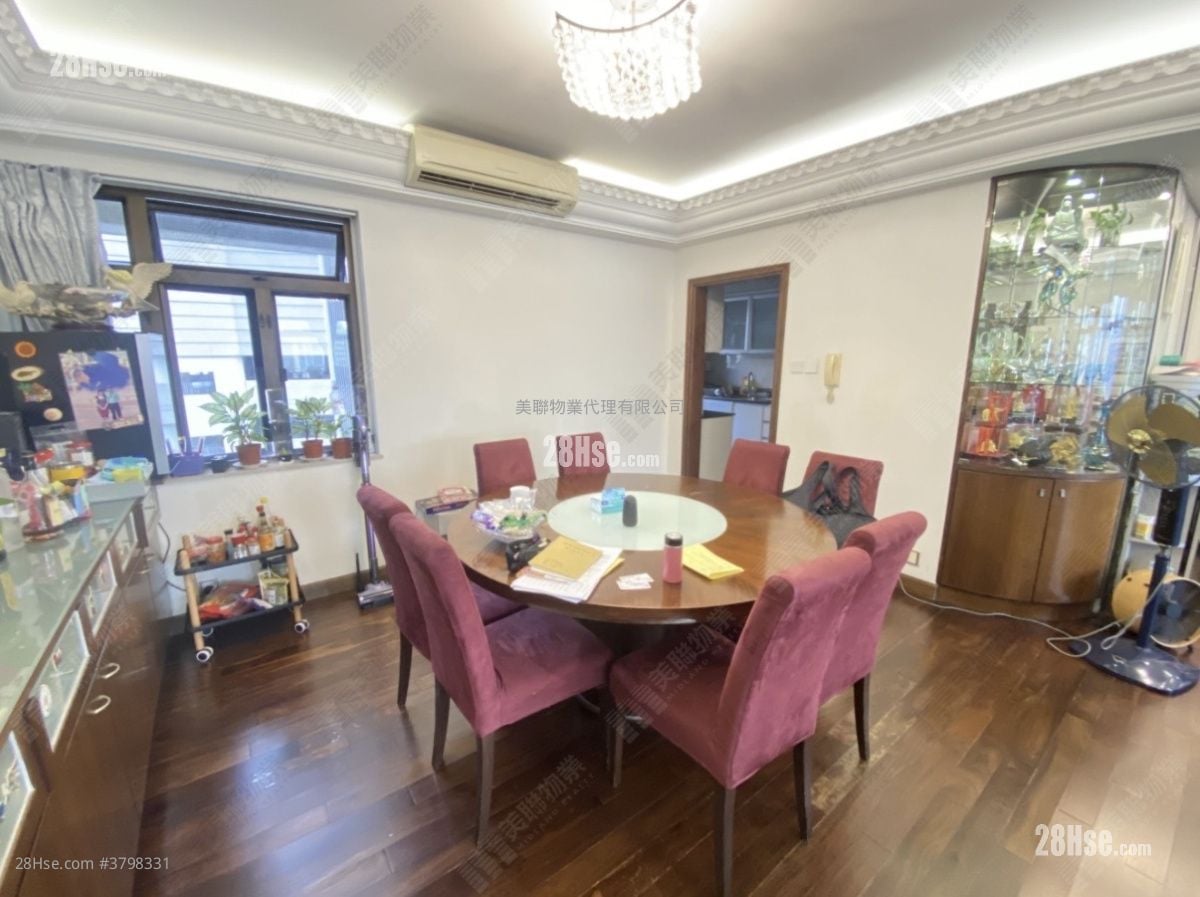 The Crescent Sell 3 Bedrooms , 2 Bathrooms 1,840 ft²