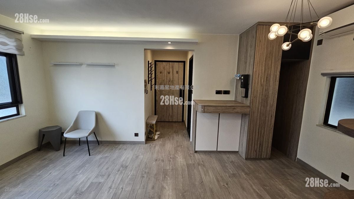 Heng Fa Chuen Sell 3 Bedrooms 615 ft²