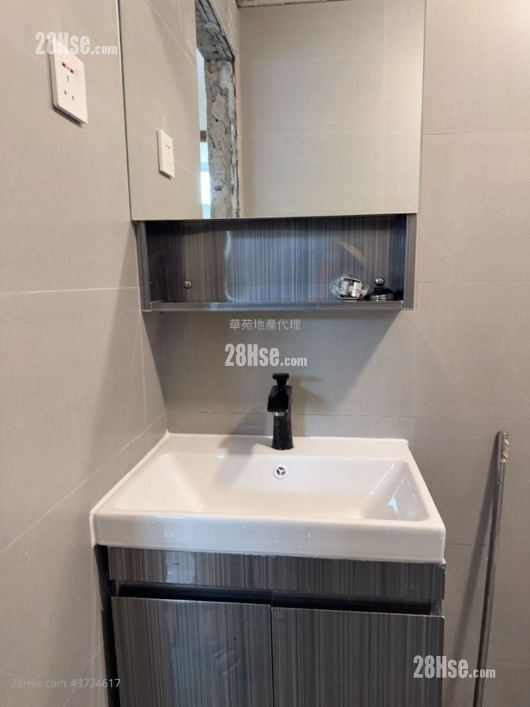 村屋 租盘 3 房 , 1 浴室 700 平方尺