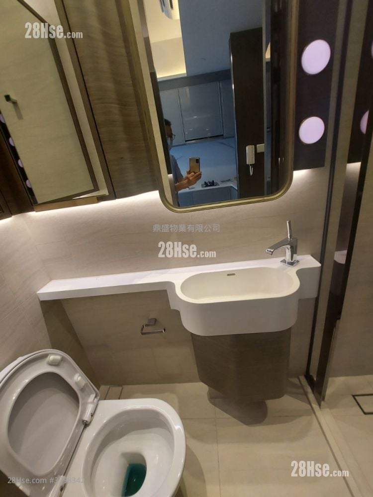 Novum Point Rental Studio , 1 Bathroom 181 ft²