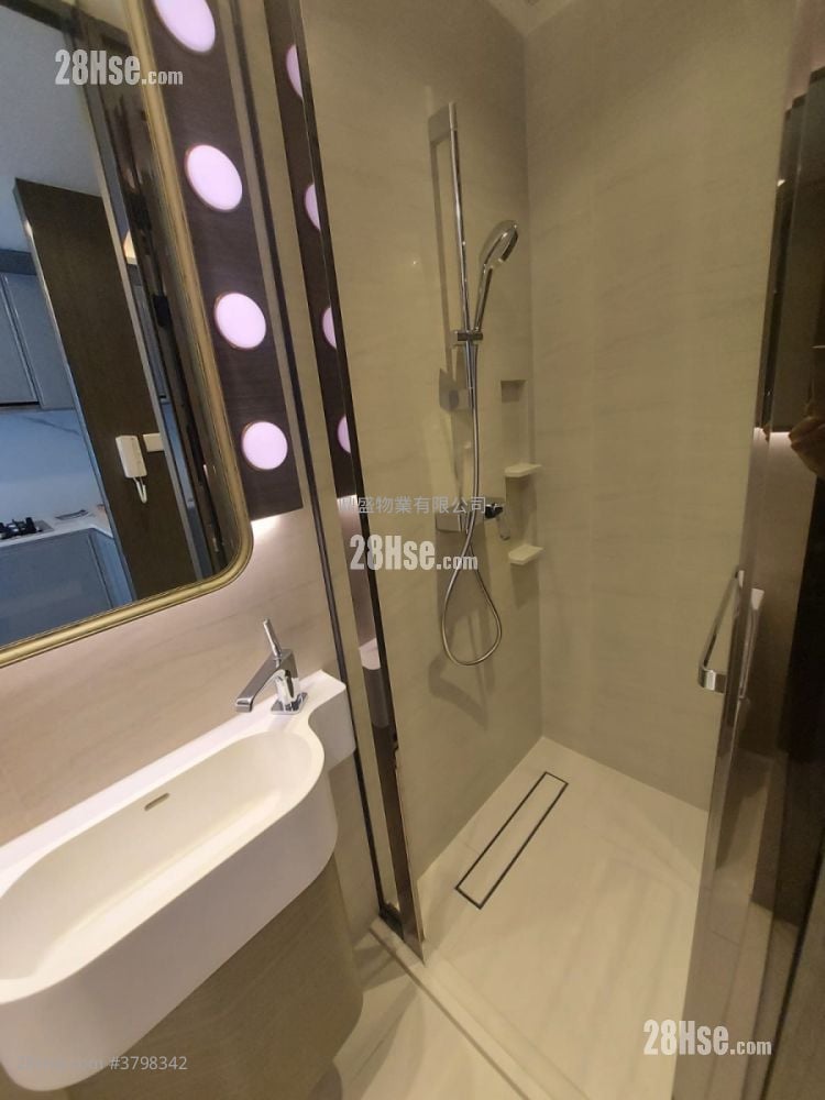 Novum Point Rental Studio , 1 Bathroom 181 ft²