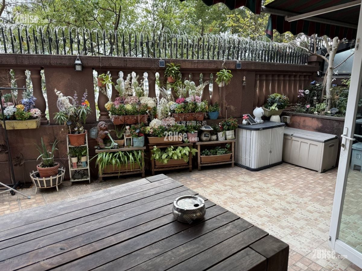 Monte Carlton Sell 3 Bedrooms , 2 Bathrooms 1,073 ft²