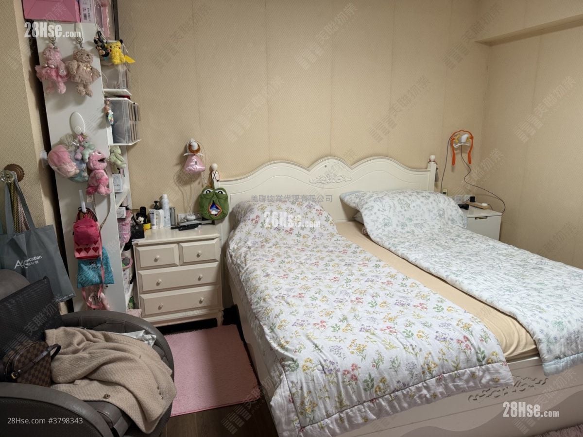 Monte Carlton Sell 3 Bedrooms , 2 Bathrooms 1,073 ft²