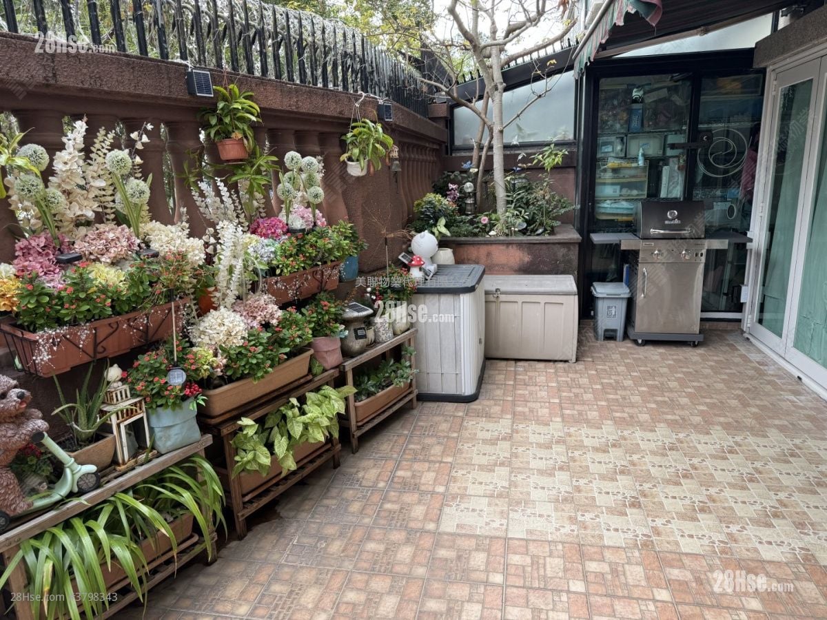 Monte Carlton Sell 3 Bedrooms , 2 Bathrooms 1,073 ft²