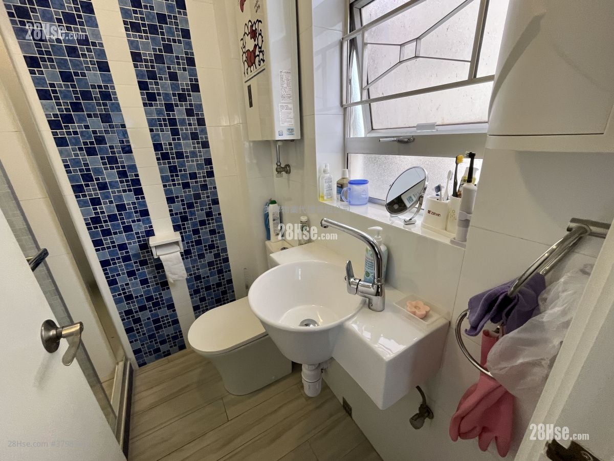 Kowloon Tong Mansion Sell 3 Bedrooms , 2 Bathrooms 1,074 ft²