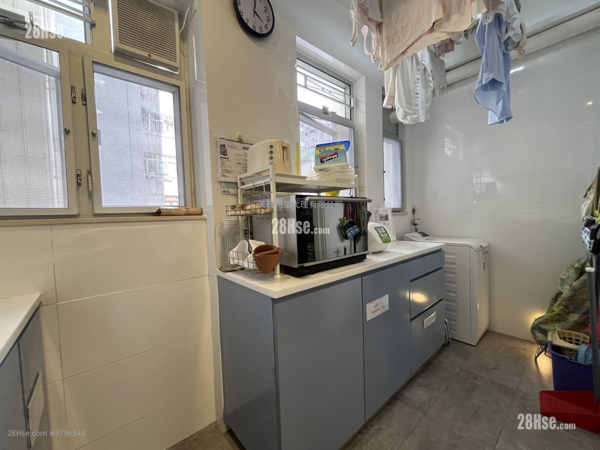 Kowloon Tong Mansion Sell 3 Bedrooms , 2 Bathrooms 1,074 ft²