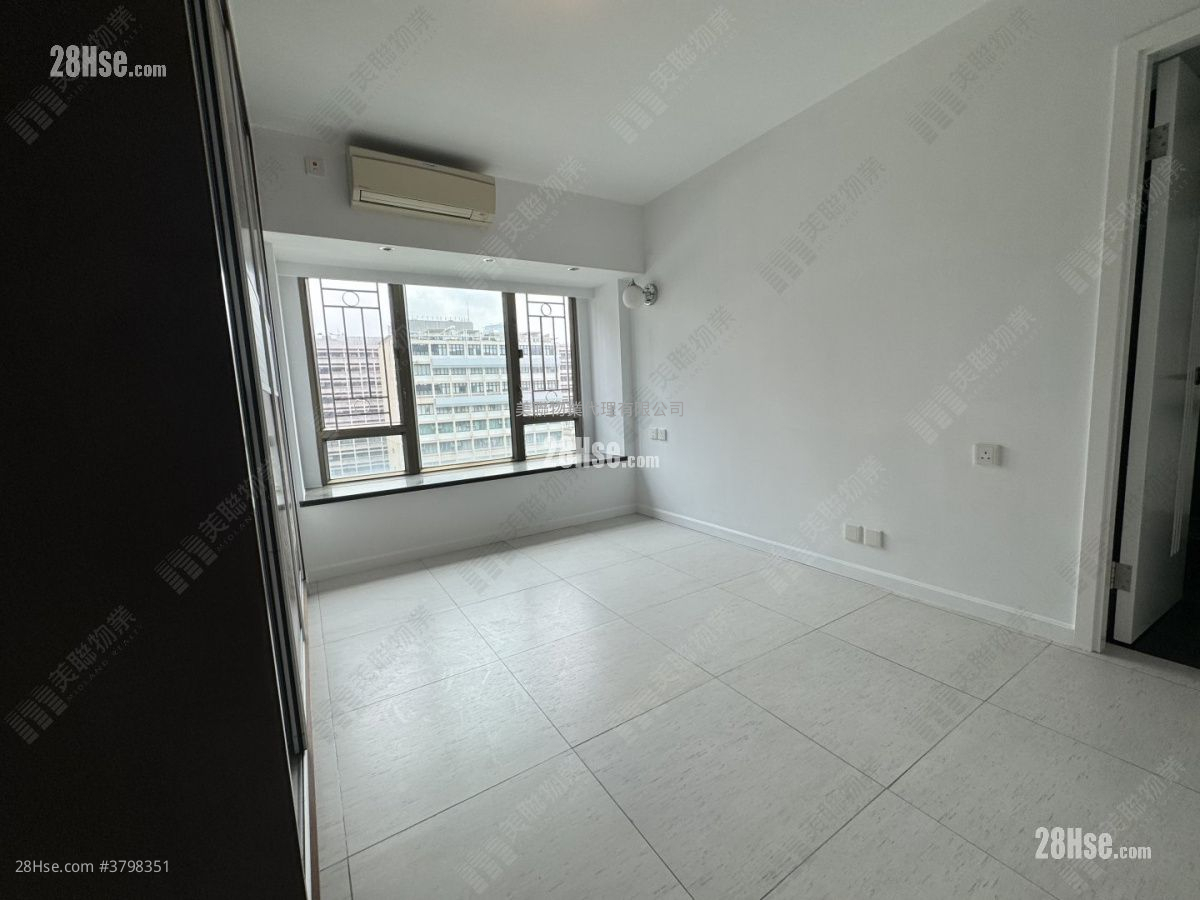 King's Park Villa Sell 3 Bedrooms , 2 Bathrooms 1,136 ft²