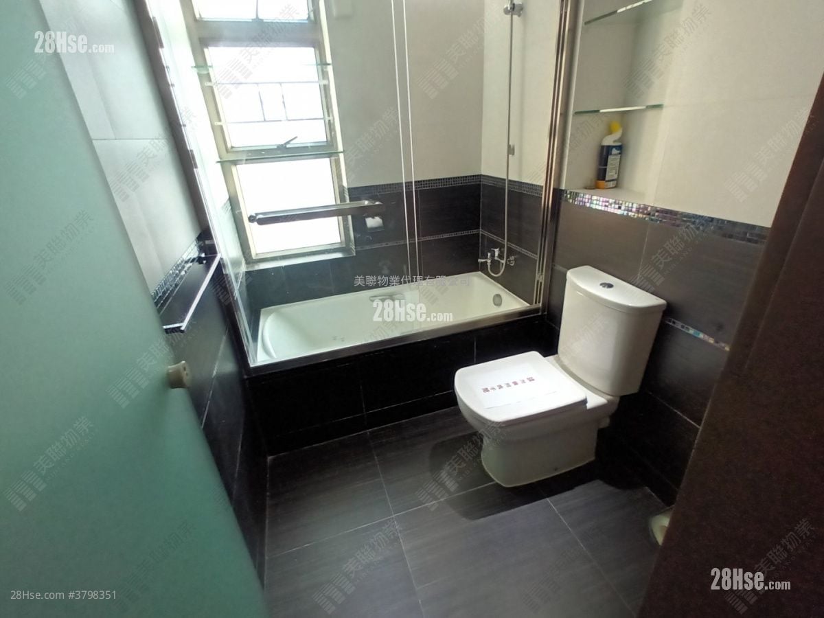 King's Park Villa Sell 3 Bedrooms , 2 Bathrooms 1,136 ft²