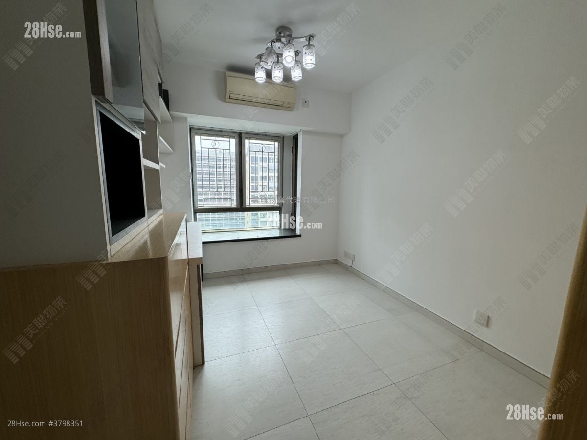 King's Park Villa Sell 3 Bedrooms , 2 Bathrooms 1,136 ft²