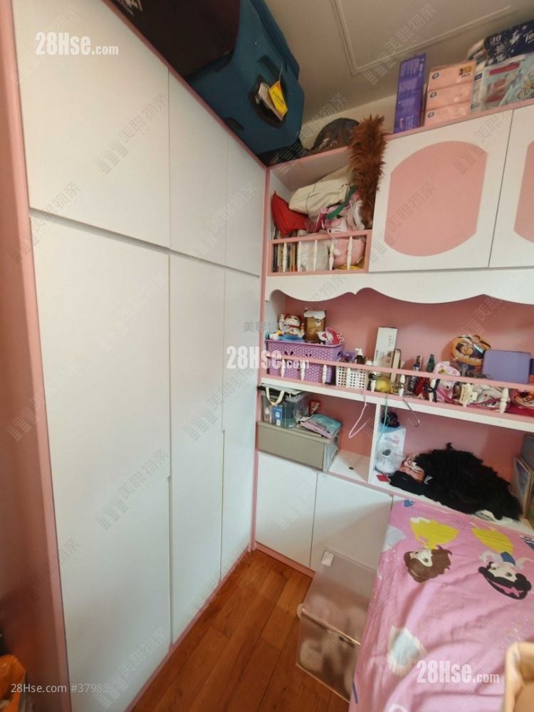 The Brand Sell 3 Bedrooms , 2 Bathrooms 738 ft²