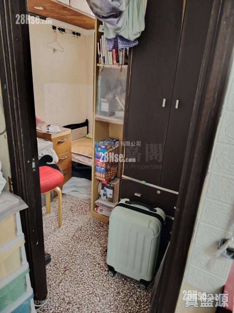 Choi Po Court Sell 1 Bedroom , 1 Bathroom 363 ft²