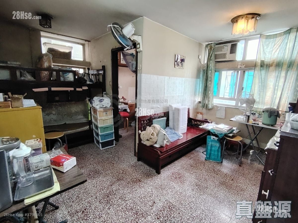 Choi Po Court Sell 1 Bedroom , 1 Bathroom 363 ft²