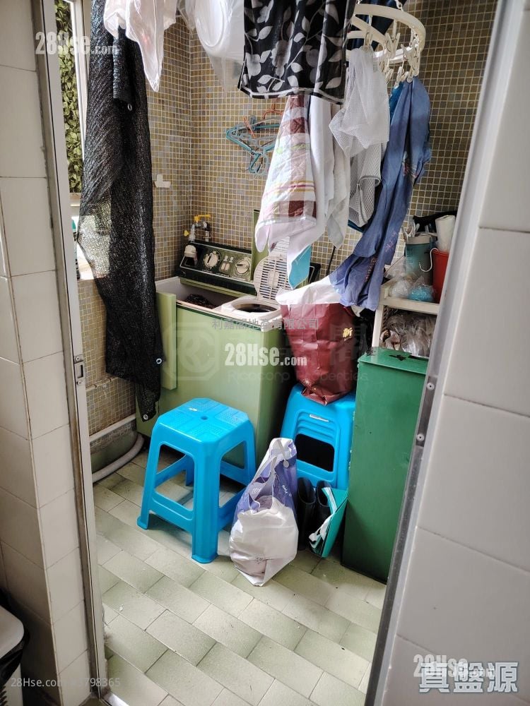 Choi Po Court Sell 1 Bedroom , 1 Bathroom 363 ft²