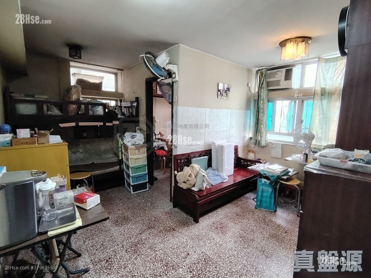 Choi Po Court Sell 1 Bedroom , 1 Bathroom 363 ft²