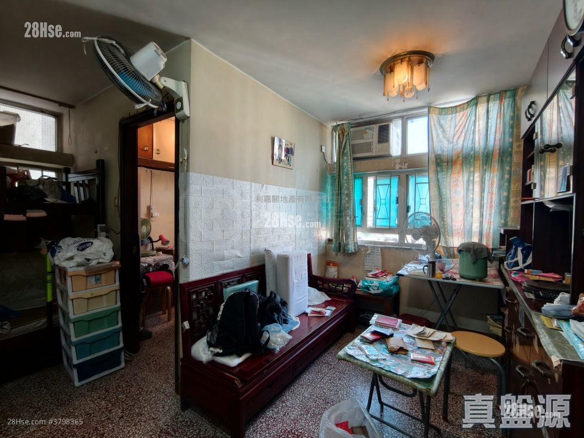 Choi Po Court Sell 1 Bedroom , 1 Bathroom 363 ft²