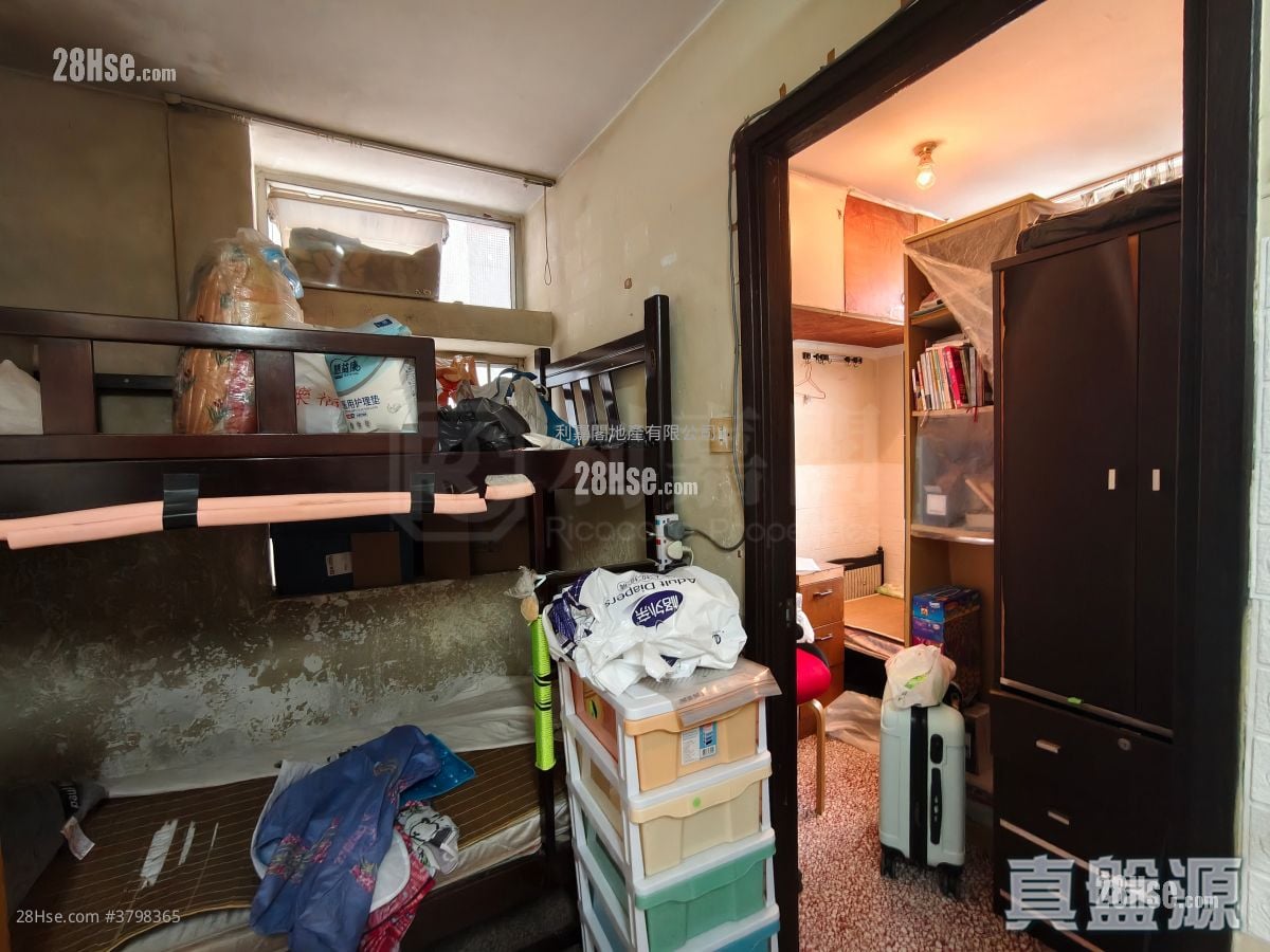 Choi Po Court Sell 1 Bedroom , 1 Bathroom 363 ft²