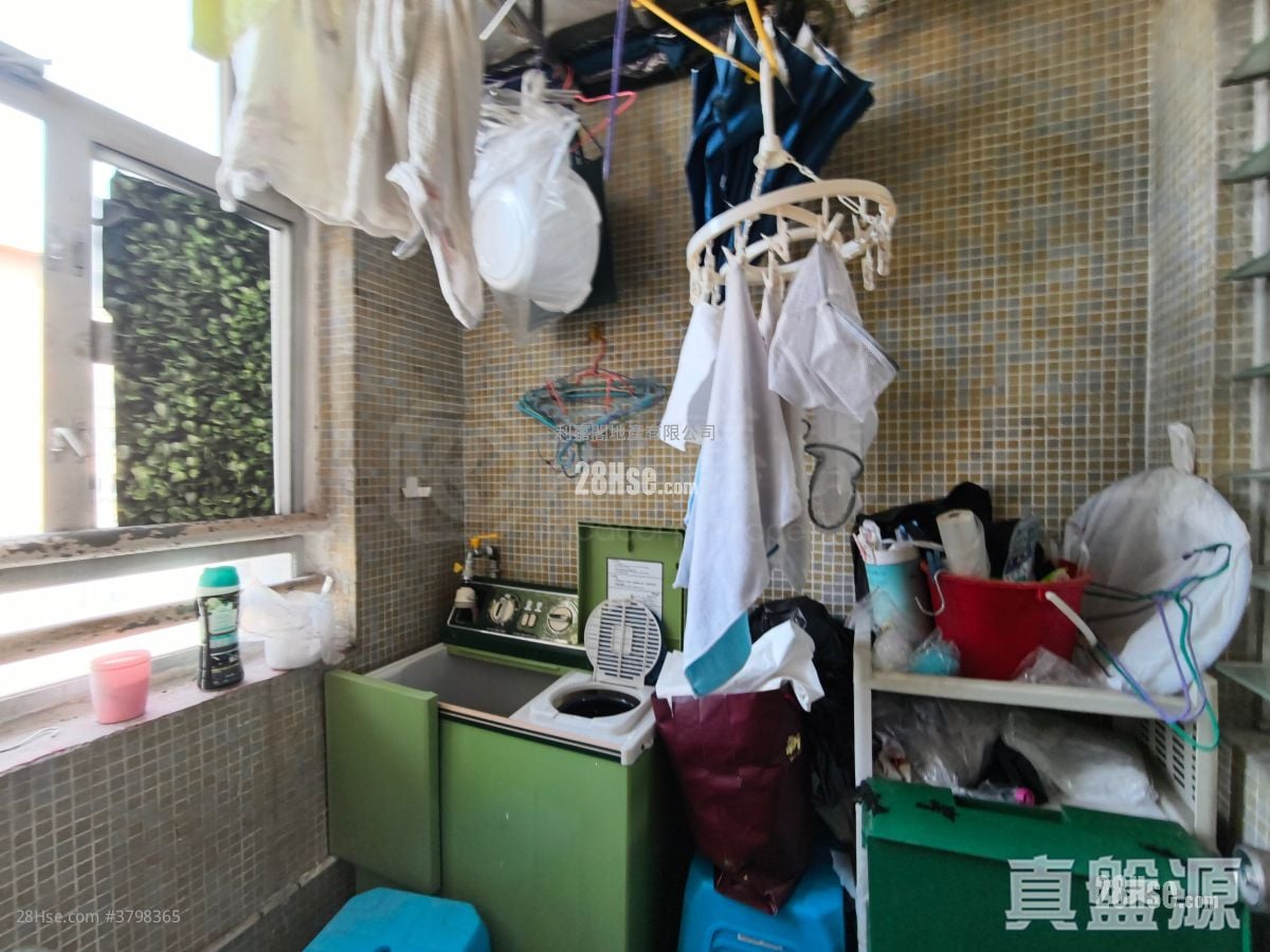 Choi Po Court Sell 1 Bedroom , 1 Bathroom 363 ft²