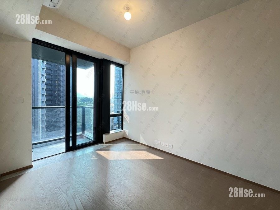 Onmantin Rental 3 Bedrooms , 3 Bathrooms 899 ft²